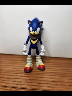 Tomy Sonic Boom 3" figure .